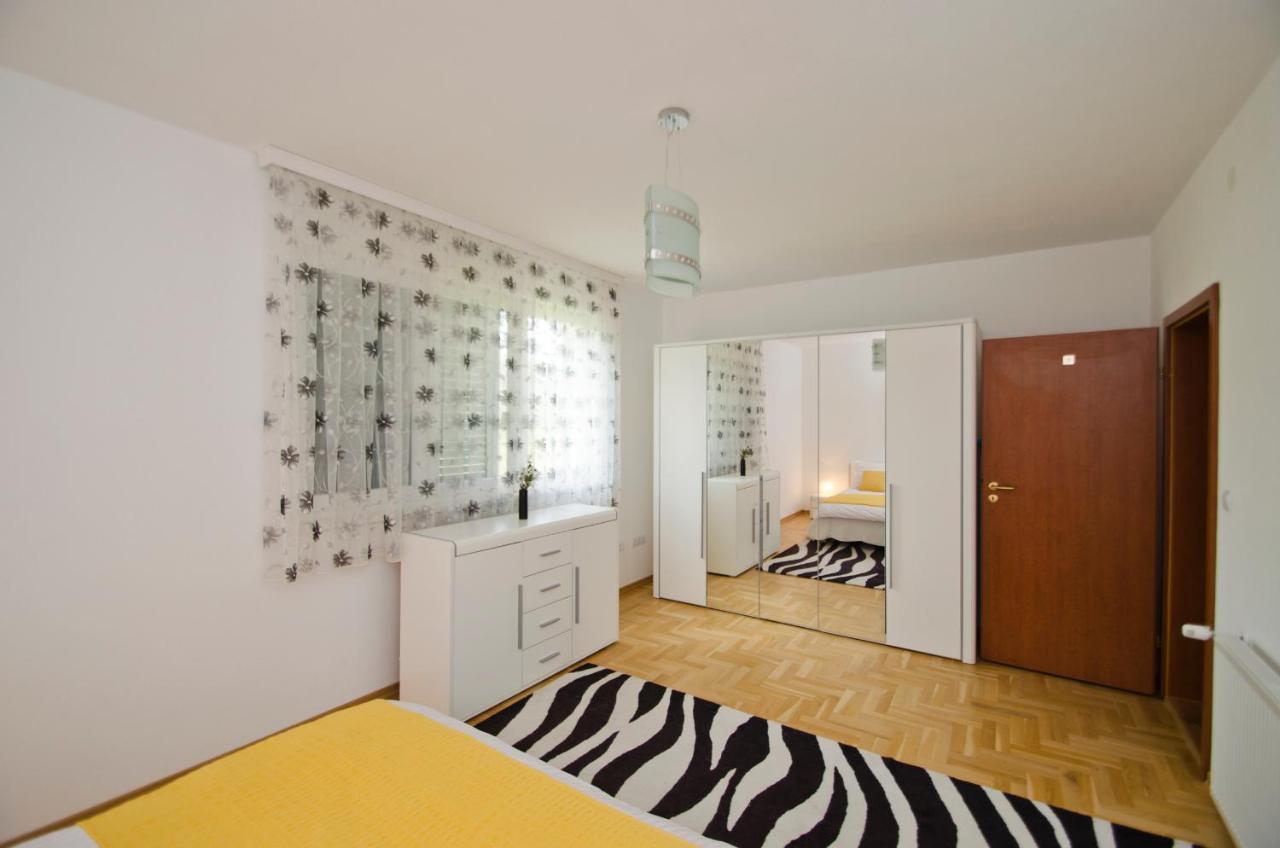 Rooms Leda Vrlika Exteriör bild