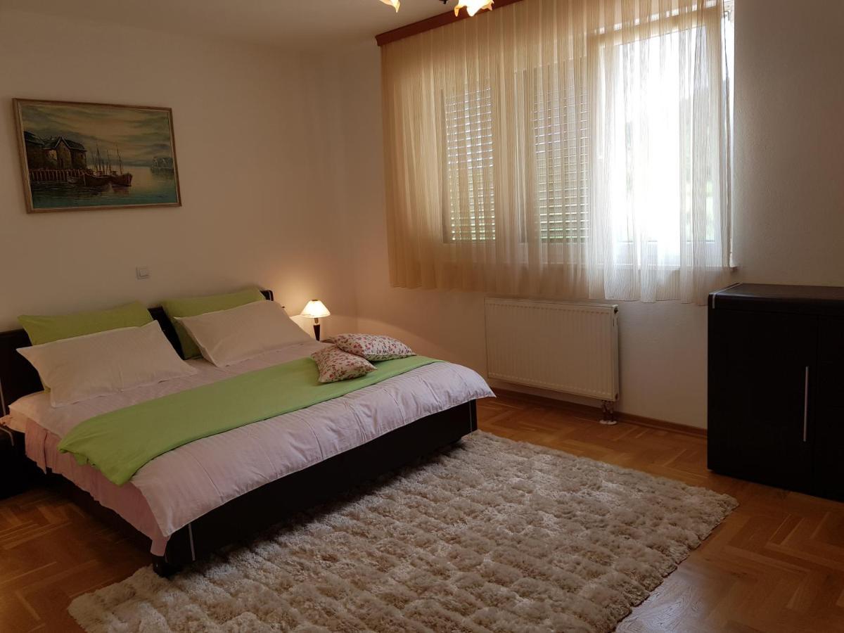 Rooms Leda Vrlika Exteriör bild