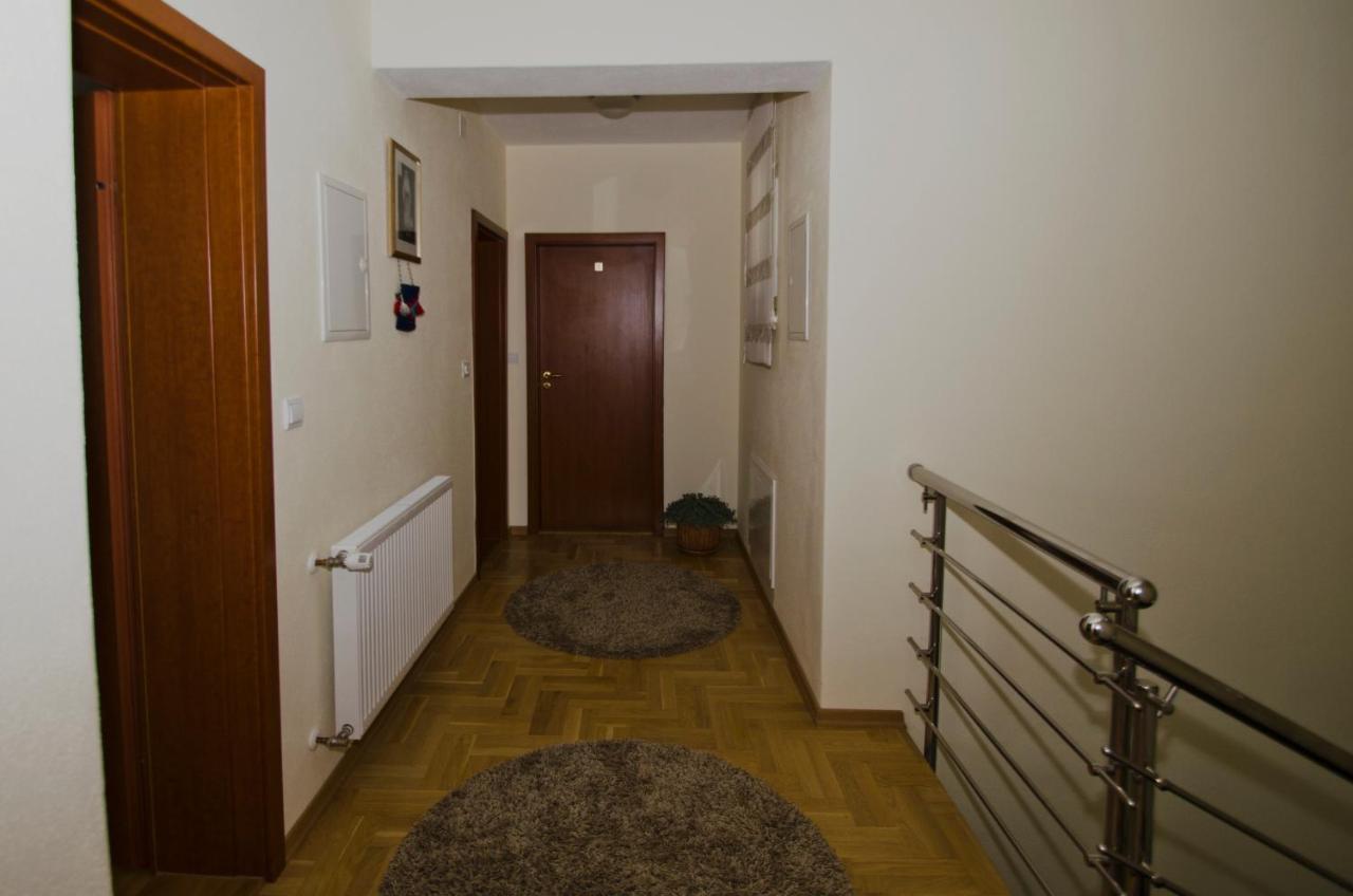 Rooms Leda Vrlika Exteriör bild